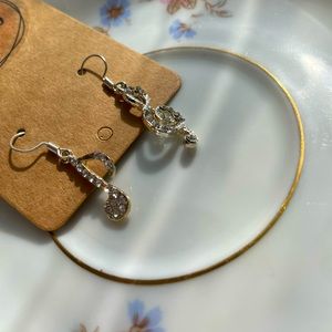 Music symbol dangle earring with cubic covered